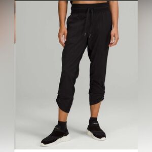 Lululemon Dance Studio Mid-Rise Crop 25"
Black size 14